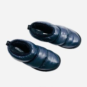 EUC Sorel Black Quilted Slip-On Women’s Slippers